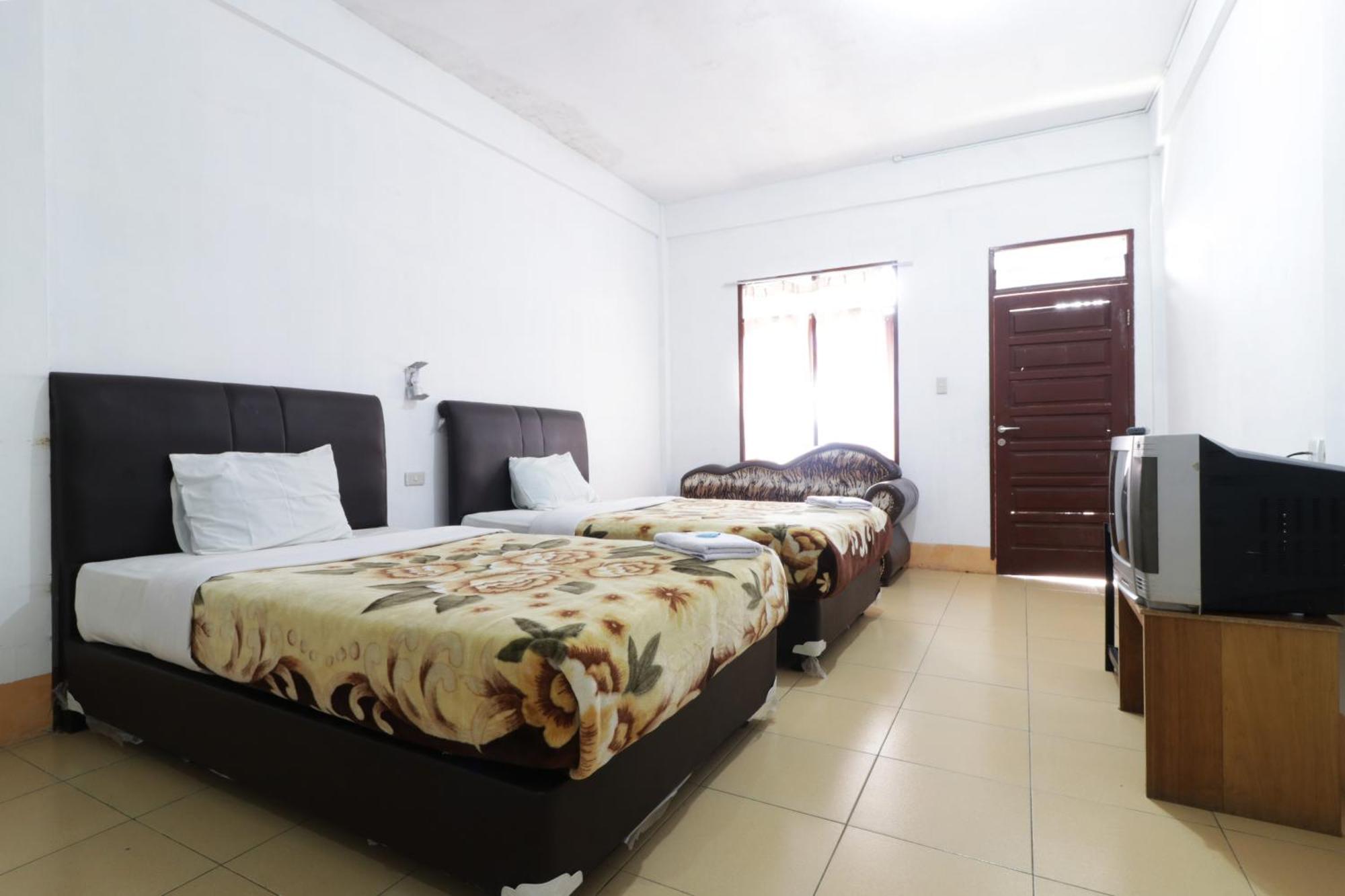 Villa Keluarga Bre Batunanggar Berastagi Exteriör bild