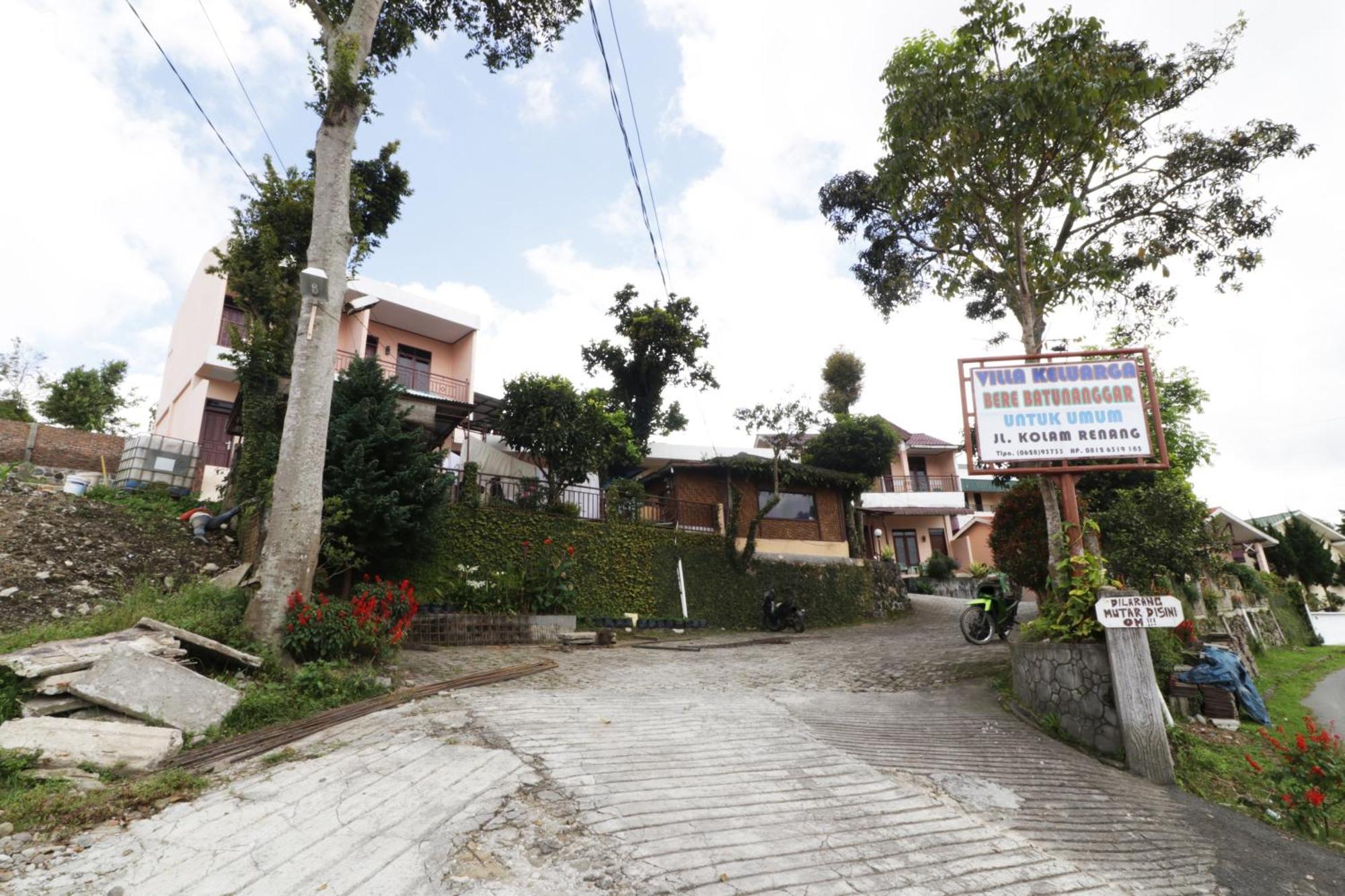 Villa Keluarga Bre Batunanggar Berastagi Exteriör bild