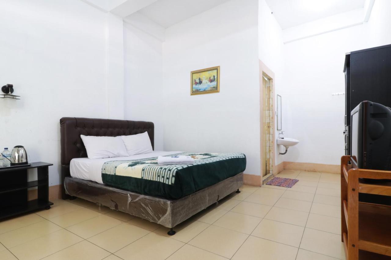 Villa Keluarga Bre Batunanggar Berastagi Exteriör bild