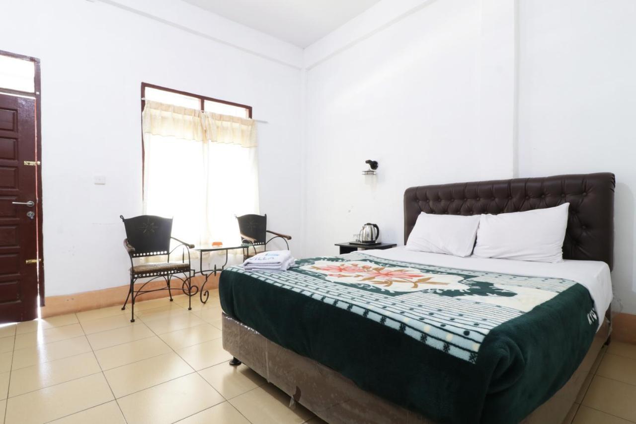 Villa Keluarga Bre Batunanggar Berastagi Exteriör bild