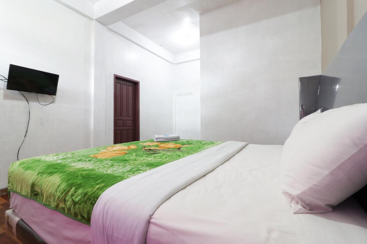 Villa Keluarga Bre Batunanggar Berastagi Exteriör bild