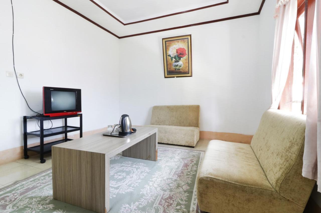 Villa Keluarga Bre Batunanggar Berastagi Exteriör bild