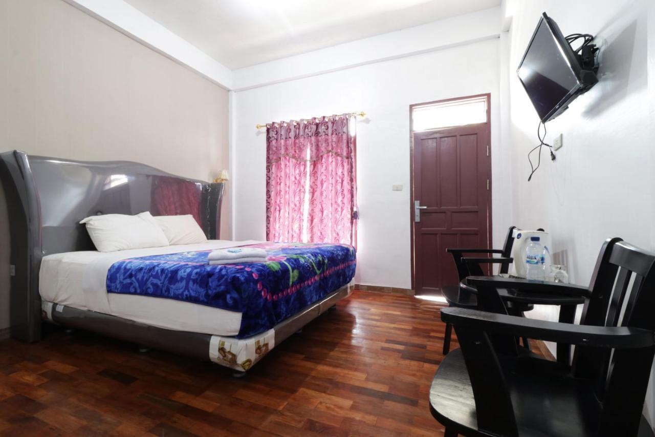 Villa Keluarga Bre Batunanggar Berastagi Exteriör bild